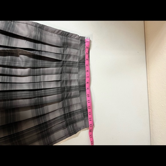 ****** Pleated skirt school girl ****** - Picture 5 of 7